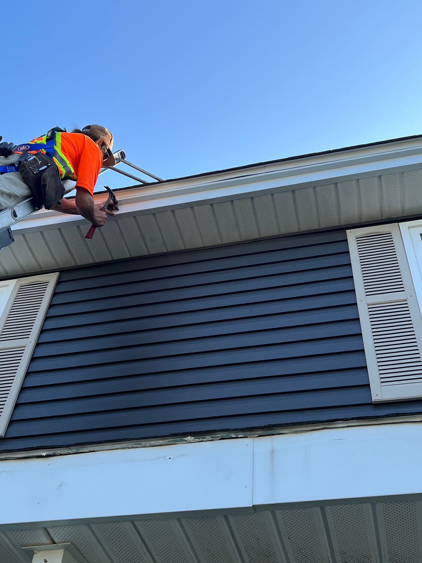 Two-tone gutter and fascia replacement